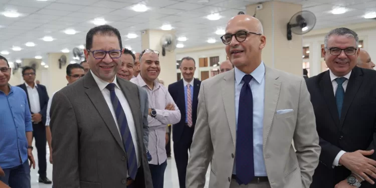 رئيس جامعة عين شمس يتابع تطوير التجارة ويدعم برامج كلية الأعمال الأهلية 1 - جريدة الجمهورية رئيس جامعة عين شمس يتابع تطوير التجارة ويدعم برامج كلية الأعمال الأهلية