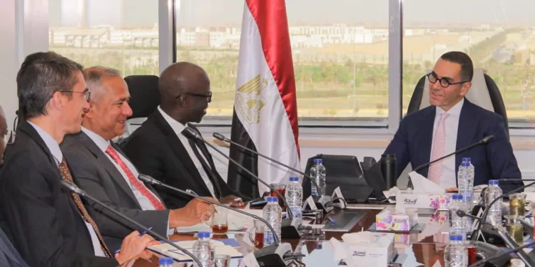 وزير الاستثمار يبحث مع وفد البنك الدولي تعزيز فرص الاستثمار والتنمية المستدامة في مصر
