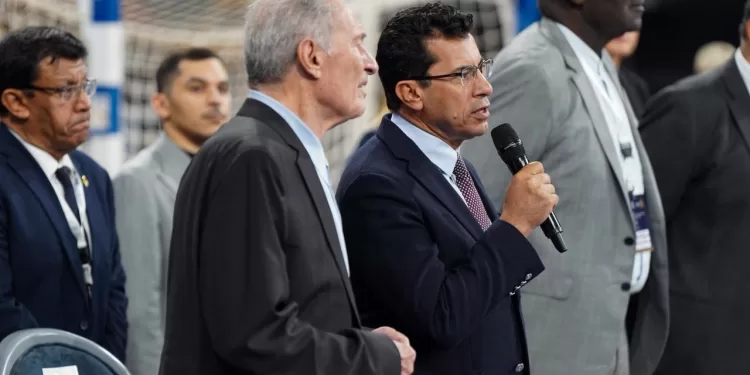 وزير الشباب والرياضة يشهد تتويج برشلونة بلقب مونديال الأندية لكرة اليد 1 - جريدة الجمهورية وزير الشباب والرياضة يشهد تتويج برشلونة بلقب مونديال الأندية لكرة اليد