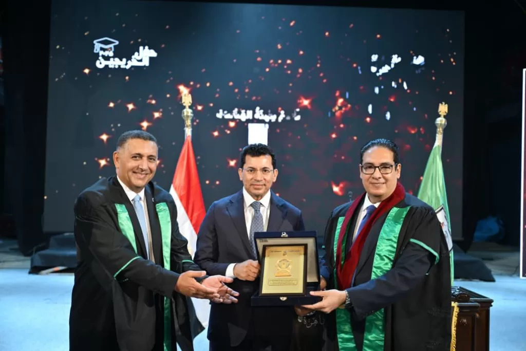 بحضور وزير الشباب ورئيس جامعة القاهرة: احتفالية ضخمة لتخريج مهندسي 2025 وتكريم الأجيال 4 - جريدة الجمهورية WhatsApp Image 2025 10 05 at 13.28.30 7c4e0a80 - جريدة الجمهورية