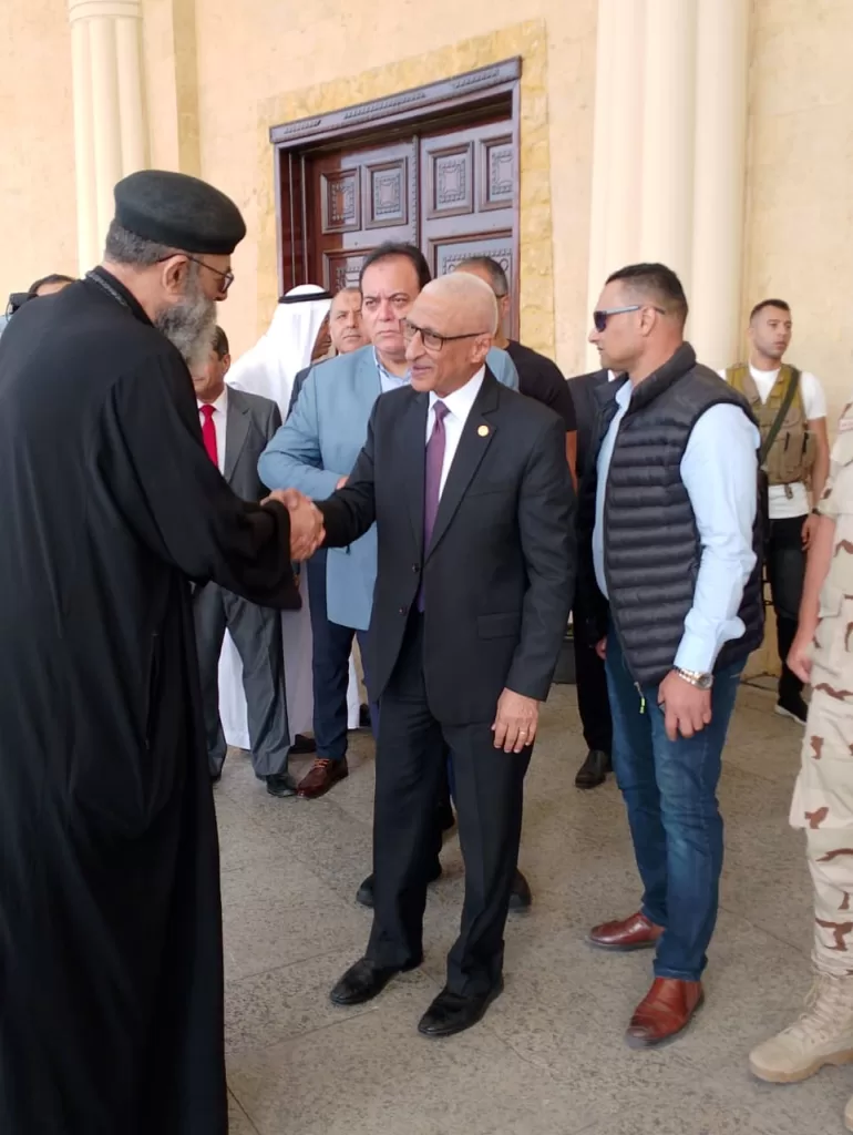 محافظ شمال سيناء يضع إكليل الزهور على قبر الجندي المجهول بالعريش 2 - جريدة الجمهورية WhatsApp Image 2025 10 06 at 1.30.00 PM 1 - جريدة الجمهورية