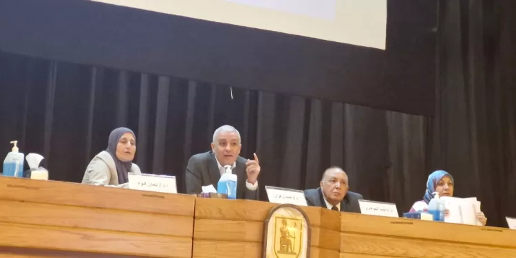 تقييم وتطوير: زيارة ميدانية لوفد قطاع الدراسات الطبية إلى «قصر العيني»