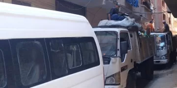 مطاردة في شوارع العجمي.. الشرطة تداهم أوكار نَبَّاشي القمامة