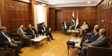 غرفة الإسكندرية تستضيف سفير باكستان لبحث تعزيز التعاون الاقتصادي المشترك