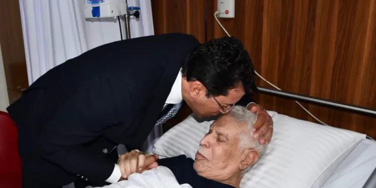 وزير الشباب والرياضة يطمئن على الحالة الصحية للكابتن حسن شحاتة 1 - جريدة الجمهورية وزير الشباب والرياضة يطمئن على الحالة الصحية للكابتن حسن شحاتة