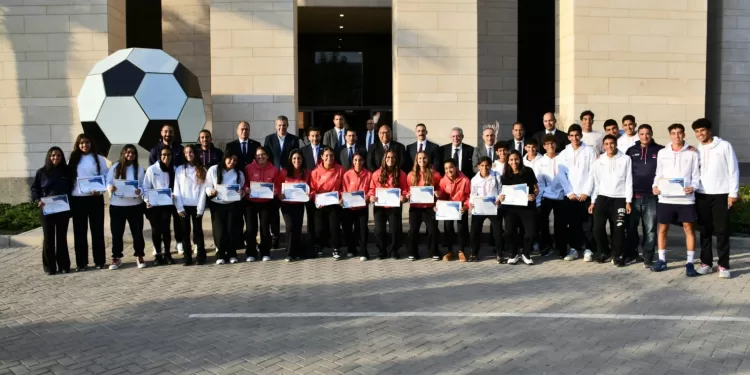 وزير الرياضة يُكَرِّم منتخبَي الناشئين والناشئات للبادل بعد إنجازهم ببطولة العالم في إسبانيا 1 - جريدة الجمهورية وزير الرياضة يُكَرِّم منتخبَي الناشئين والناشئات للبادل بعد إنجازهم ببطولة العالم في إسبانيا