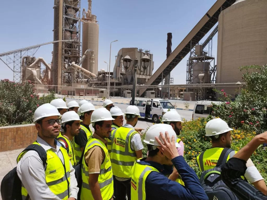 عميد هندسة الأزهر: هدفنا تخريج طالب يبدع ويفكر ويبتكر.. ونمتلك مشروعات معالجة مياه الصرف الصناعي للمصانع كثيفة الاستهلاك 5 - جريدة الجمهورية WhatsApp Image 2025 10 17 at 2.01.22 PM - جريدة الجمهورية