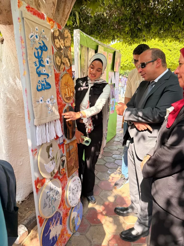 طلاب كلية طب قصر العيني ينظمون معرضًا فنيًا ومشغولات يدوية في إطار احتفالات أكتوبر 4 - جريدة الجمهورية WhatsApp Image 2025 10 18 at 4.53.41 PM 1 - جريدة الجمهورية