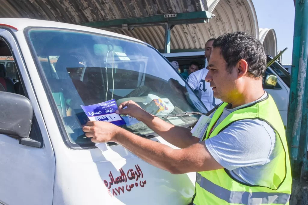 محافظ الإسكندرية يسحب سيارة أجرة لم يلتزم سائقها بتعريفة الركوب 6 - جريدة الجمهورية WhatsApp Image 2025 10 18 at 5.02.53 PM 1 - جريدة الجمهورية