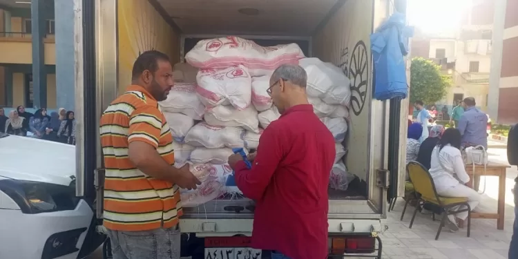 تنفيذًا لتوجيهات القيادة السياسية.. قوافل الخير تواصل دعم المواطنين بالإسكندرية