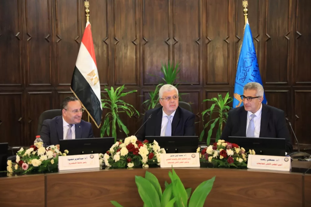 د. شريف خاطر يستعرض تجربة جامعة المنصورة في تدويل التعليم العالي 2 - جريدة الجمهورية WhatsApp Image 2025 10 25 at 2.20.47 PM - جريدة الجمهورية