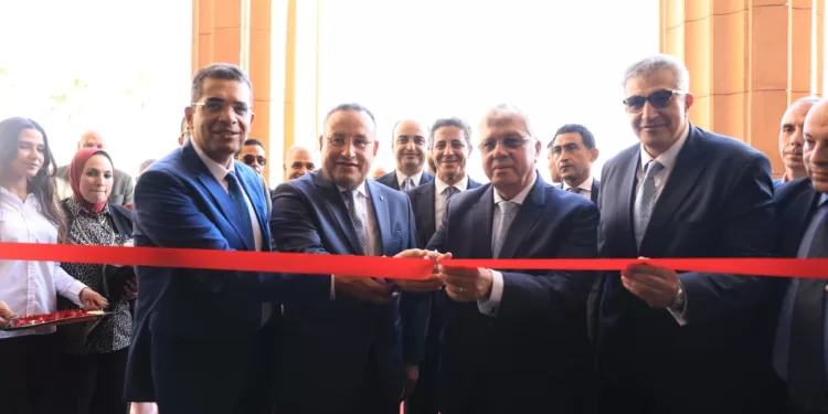 وزير التعليم العالي ورئيس جامعة الإسكندرية يفتتحان المرحلة الأولى من مشروع ترميم مباني كلية الهندسة