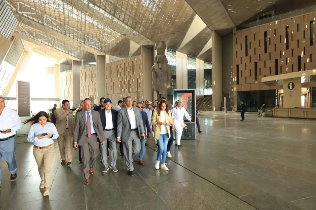 محافظ الجيزة يستقبل مستشار رئيس الجمهورية لمتابعة الاستعدادات النهائية لافتتاح المتحف المصري الكبير 5 - جريدة الجمهورية WhatsApp Image 2025 10 27 at 8.07.48 PM - جريدة الجمهورية