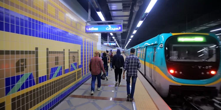 تزامنًا مع بدء التوقيت الشتوي: مواعيد جديدة لعمل قطارات المترو والقطار الكهربائي الخفيف (LRT)