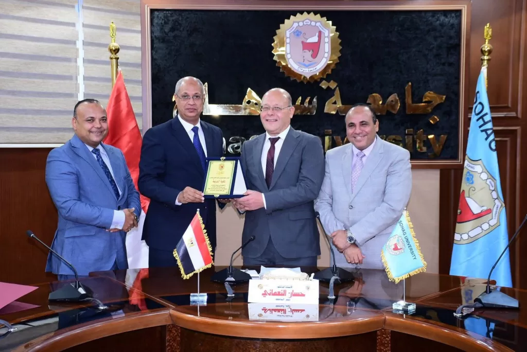جامعة سوهاج تكرّم الكليات الفائزة في مسابقة «أفضل كلية في خدمة المجتمع وتنمية البيئة» 2 - جريدة الجمهورية WhatsApp Image 2025 10 30 at 6.31.23 PM1 - جريدة الجمهورية