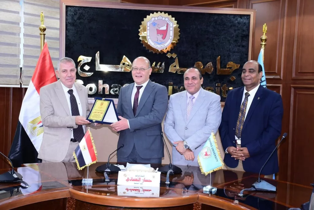 جامعة سوهاج تكرّم الكليات الفائزة في مسابقة «أفضل كلية في خدمة المجتمع وتنمية البيئة» 5 - جريدة الجمهورية WhatsApp Image 2025 10 30 at 6.31.24 PM - جريدة الجمهورية