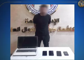 مجرم مع سبق الإصرار.. خدع راغبي العمرة عبر «فيسبوك» ولهف «تحويشة العمر» الأمن رصد الجريمة وضبط المتهم في حالة تلبُّس 3 - جريدة الجمهورية الداخلية تكشف ألاعيب المنحرفين.. نادٍ صحي في «الحي الراقي» وكر للمتعة المحرمة المتهمون سقطوا في حالة تلبس واعترفوا بالجريمة