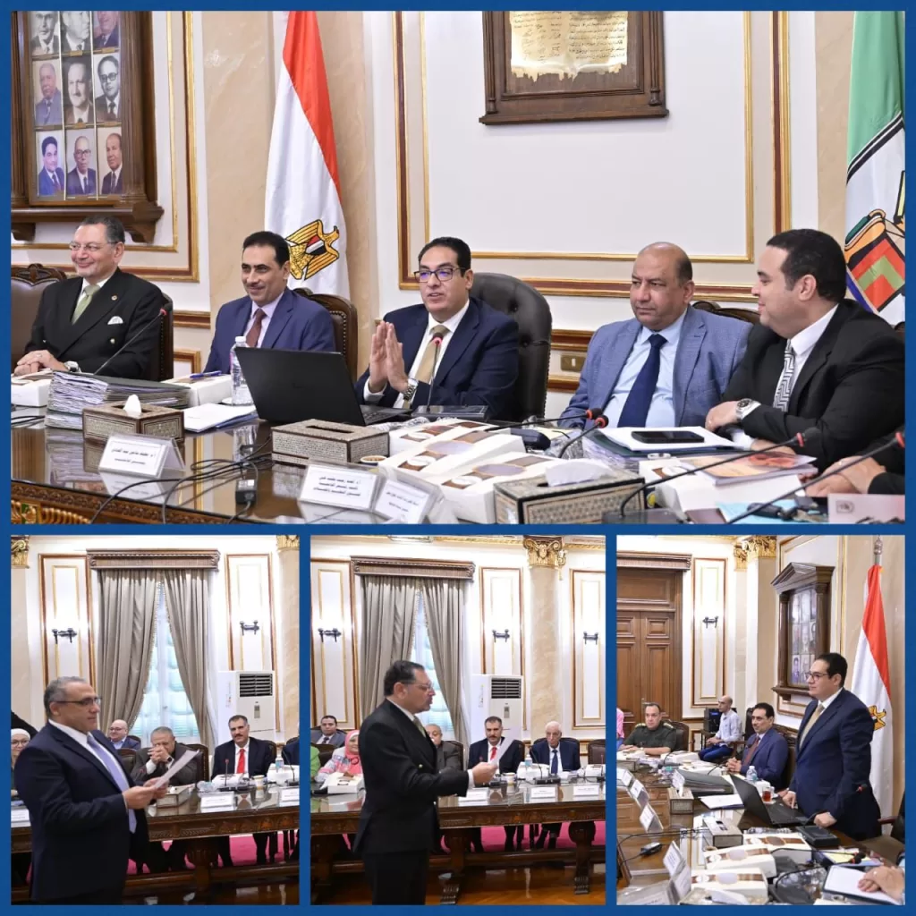 جامعة القاهرة تختتم فعالياتها بندوة حول دور الشعر في التجارب الوطنية والقومية وحرب أكتوبر للشاعر جمال بخيت 2 - جريدة الجمهورية WhatsApp Image 2025 10 31 at 2.24.42 PM - جريدة الجمهورية