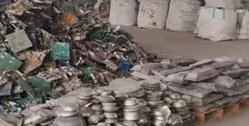 حملات تموين الشرقية تضبط مصنعًا لإعادة التدوير بدون ترخيص وكميات كبيرة من السلع مجهولة المصدر وفاسدة بالعاشر من رمضان