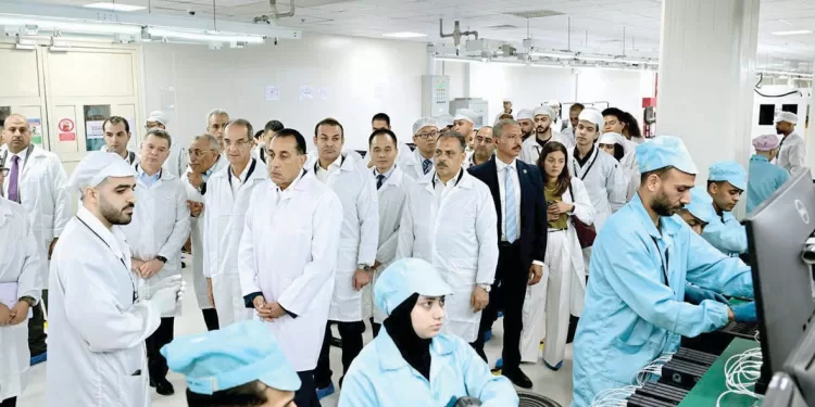 «مصر» تصنع الإلكترونيات..رئيس الوزراء يفتتح مصنعًا جديدًا لشركة «أوبو» العالمية 1 - جريدة الجمهورية «مصر» تصنع الإلكترونيات..رئيس الوزراء يفتتح مصنعًا جديدًا لشركة «أوبو» العالمية