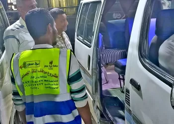 استمرار تواجد المسئولين داخل مواقف سيارات سوهاج لمتابعة الالتزام بالتعريفة 4 - جريدة الجمهورية استمرار تواجد المسئولين داخل مواقف سيارات سوهاج لمتابعة الالتزام بالتعريفة