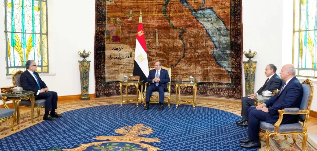 الرئيس السيسي يستقبل د.خالد العناني المدير العام المنتخب لـ «اليونسكو» 2 - جريدة الجمهورية السيسي وخالد العناني 4 - جريدة الجمهورية