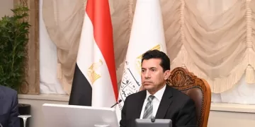 وزير الشباب والرياضة يعقد إجتماعاً مع مديري المديريات بجميع المحافظات عبر الفيديو كونفراس