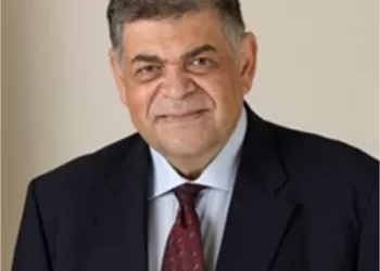 كلية طب قصر العيني تهنئ الدكتور أشرف حاتم لفوزه في إنتخابات مجلس النواب 2025