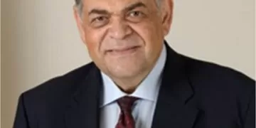 كلية طب قصر العيني تهنئ الدكتور أشرف حاتم لفوزه في إنتخابات مجلس النواب 2025