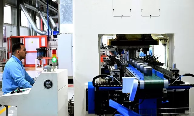 رئيس الوزراء يفتتح مصنع المنصور لتصنيع « فلاتر المركبات والفلاتر الصناعية » 7 - جريدة الجمهورية 10 9 - جريدة الجمهورية