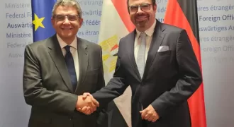 سفير مصر ببرلين يبحث مع وزير الدولة بالخارجية الألمانية سُبل تعزيز العلاقات الاقتصادية والأوضاع في الشرق الأوسط