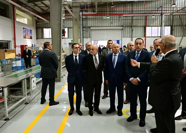 رئيس الوزراء يفتتح مصنع المنصور لتصنيع « فلاتر المركبات والفلاتر الصناعية » 2 - جريدة الجمهورية 13 6 - جريدة الجمهورية