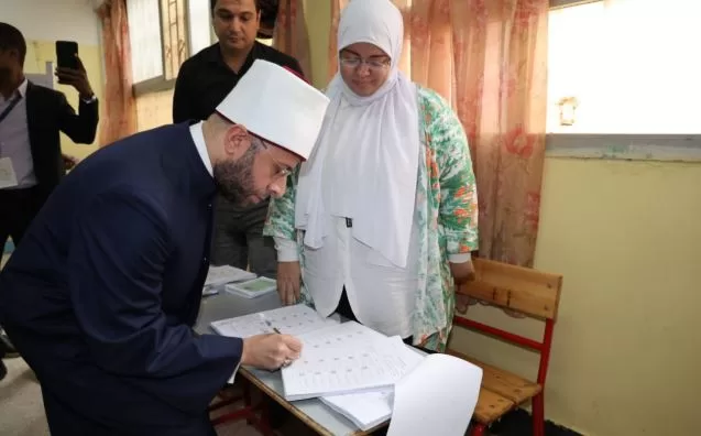 بعد الإدلاء بصوته.. «وزير الأوقاف» يدعو الناخبين والمرشحين لإعلاء مصلحة الوطن 2 - جريدة الجمهورية 2 127 - جريدة الجمهورية