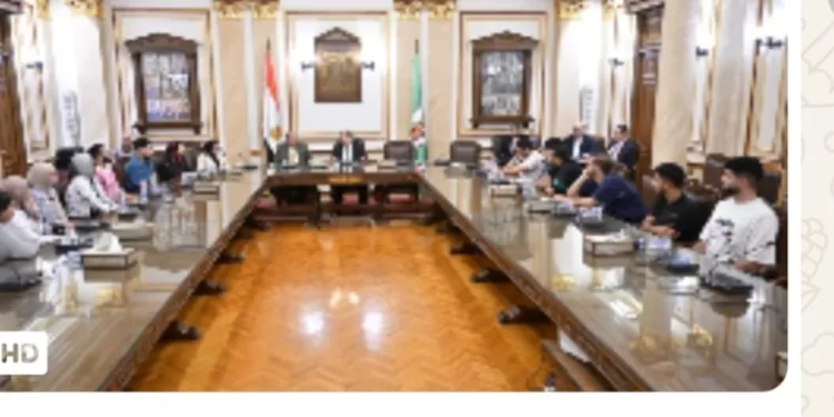 رئيس جامعة القاهرة يلتقي طلاب كلية التجارة ويصدر قرارات فورية لحل مشكلاتهم 1 - جريدة الجمهورية رئيس جامعة القاهرة يلتقي طلاب كلية التجارة ويصدر قرارات فورية لحل مشكلاتهم