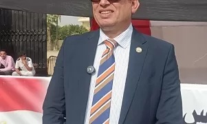  رئيس جامعة حلوان يدلي بصوته في انتخابات مجلس النواب 