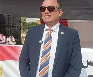  رئيس جامعة حلوان يدلي بصوته في انتخابات مجلس النواب 