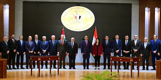 في ختام أعمال اللجنة العليا المصرية اللبنانية المشتركة:رئيسا وزراء مصر ولبنان يشهدان توقيع عدد من مذكرات التفاهم وبروتوكولات التعاون بين البلدين في مختلف المجالات 2 - جريدة الجمهورية 22 - جريدة الجمهورية