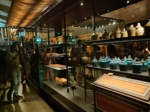 بمشاركة جماهيرية غير مسبوقة.. «المتحف المصري الكبير» يختبر خدمة الدليل الصوتي الجديدة 28 - جريدة الجمهورية 25 1 - جريدة الجمهورية