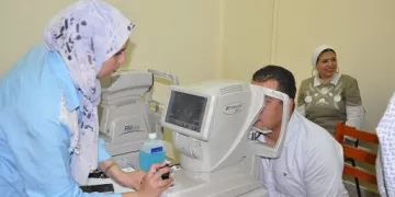 جامعة حلوان تطلق قافلة طبية مجانية للعاملين بالتعاون مع الرواد للعيون