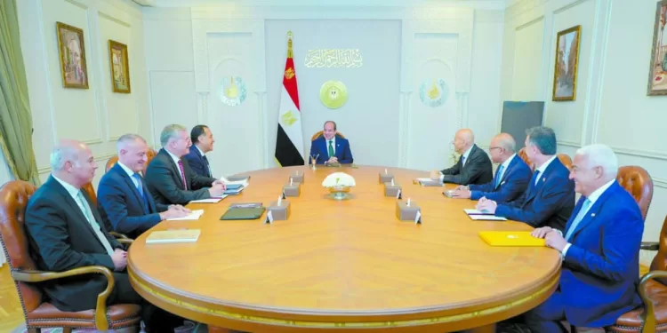 السيسى لرئيس شركة «إينى الإيطالية»: حريصون على تطوير مناخ الاستثمار والاستغلال الأمثل لمواردنا فى الغاز والطاقة