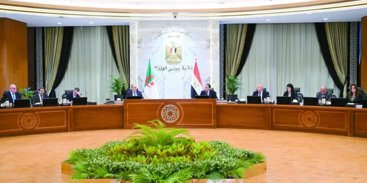 توجيهات رئاسية بتطوير التعاون مع الجزائر إلى الشراكة الإستراتيجية