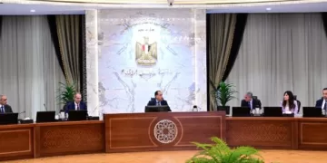 رئيس الوزراء يتابع تطبيق منظومة «التأشيرة الإلكترونية» لتيسير دخول السائحين