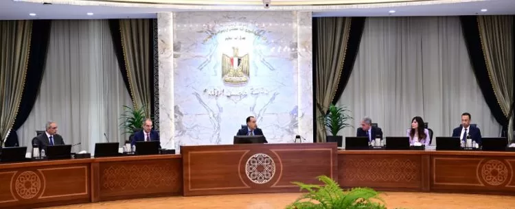 رئيس الوزراء يتابع تطبيق منظومة «التأشيرة الإلكترونية» لتيسير دخول السائحين