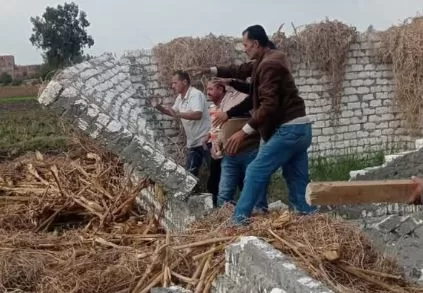 إزالة «22» حالة تعدٍ على الأراضي في «6» مراكز مختلفة بالشرقية 1 - جريدة الجمهورية إزالة «22» حالة تعدٍ على الأراضي في «6» مراكز مختلفة بالشرقية