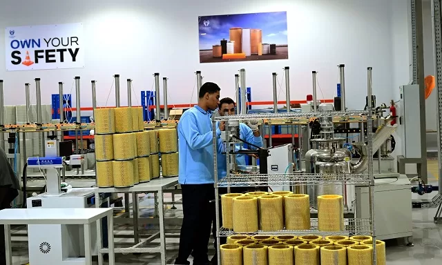 رئيس الوزراء يفتتح مصنع المنصور لتصنيع « فلاتر المركبات والفلاتر الصناعية » 4 - جريدة الجمهورية 5 17 - جريدة الجمهورية