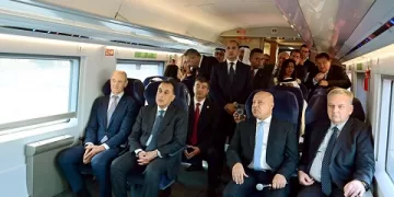 رئيس الوزراء يُطلق التشغيل التجريبي للقطار الكهربائي السريع «فيلارو» خلال تفقده للمعرض الدولي للنقل الذكي