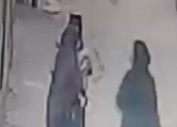 على طريقة بلطجية الشوارع.. سيدة تنتقم من جارتها بتشويه جسدها «بماء النار»