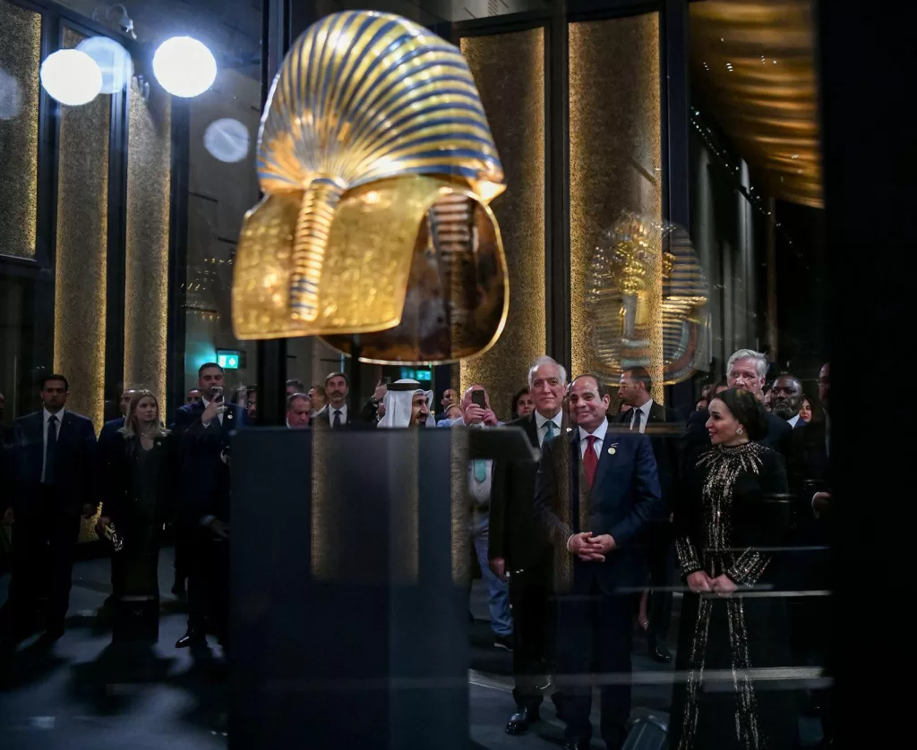 بث مباشر الآن الرئيس عبد الفتاح السيسي والسيدة قرينته يشهدان احتفالية افتتاح المتحف المصري الكبير«هدية مصر للعالم» 4 - جريدة الجمهورية 572328129 1383603379795053 3882094303469781089 n - جريدة الجمهورية