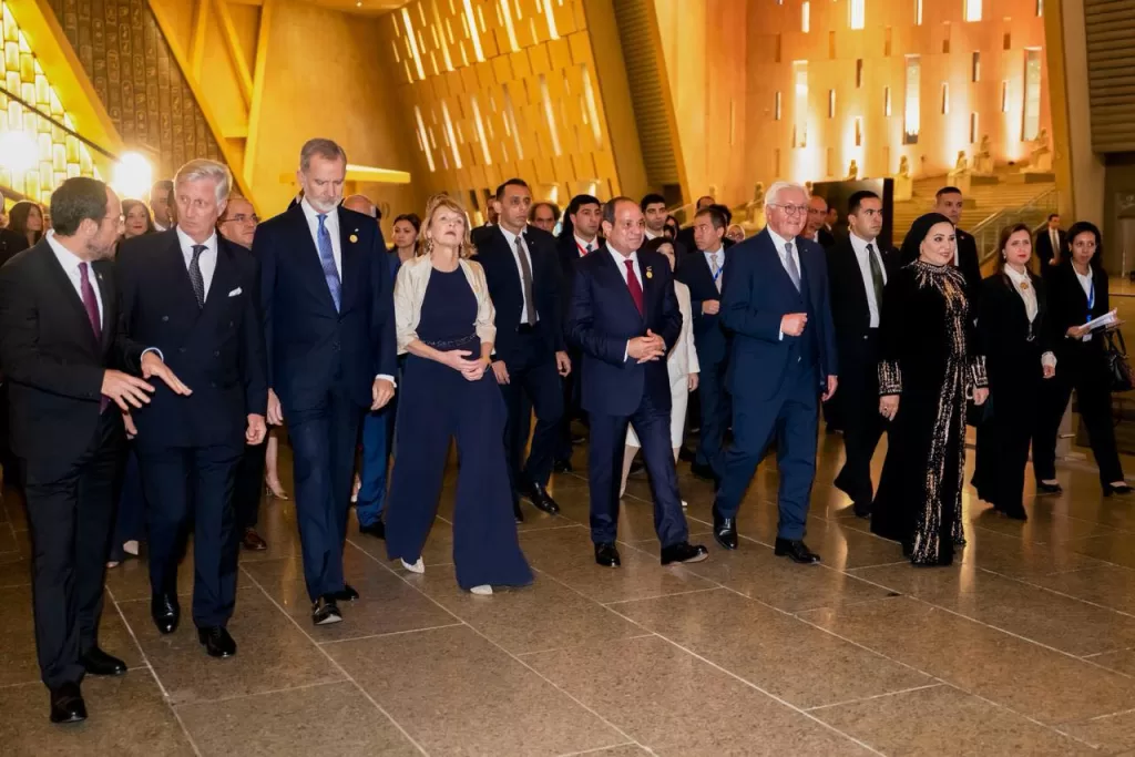 بث مباشر الآن الرئيس عبد الفتاح السيسي والسيدة قرينته يشهدان احتفالية افتتاح المتحف المصري الكبير«هدية مصر للعالم» 17 - جريدة الجمهورية 572486247 1383621266459931 5975851640309687143 n - جريدة الجمهورية