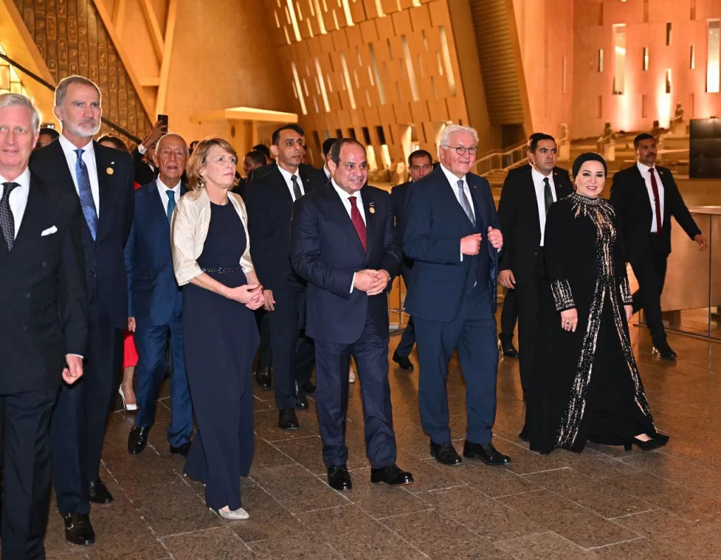 بث مباشر الآن الرئيس عبد الفتاح السيسي والسيدة قرينته يشهدان احتفالية افتتاح المتحف المصري الكبير«هدية مصر للعالم» 16 - جريدة الجمهورية 573073711 1383621316459926 8880703265463015756 n - جريدة الجمهورية